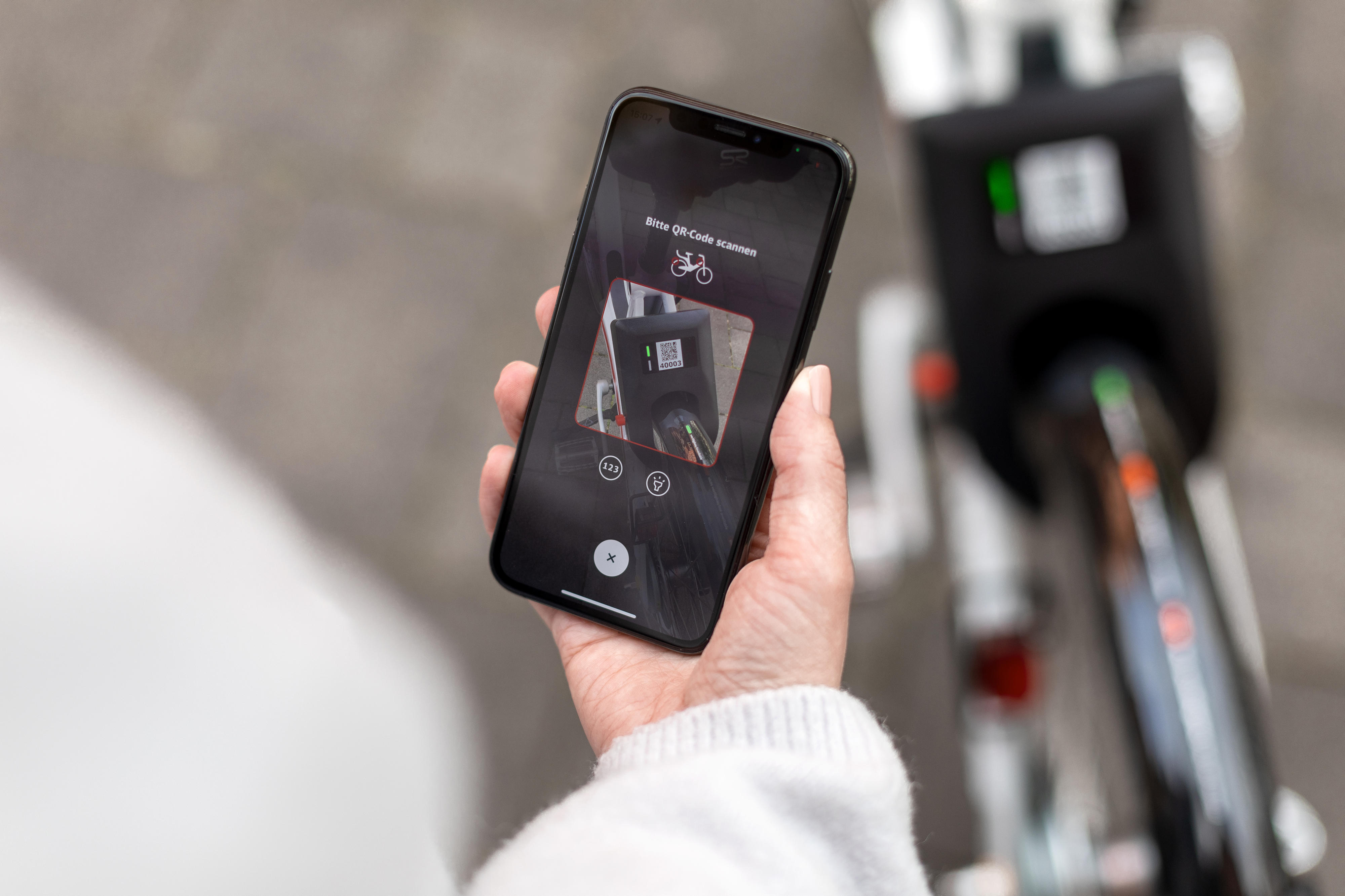 Smartphone scannt Fahrrad