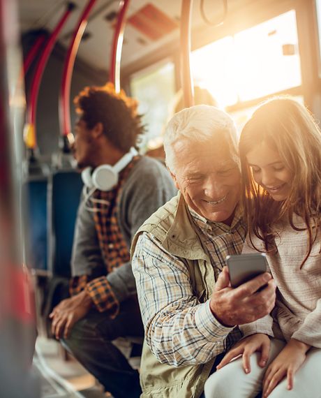 Person mit Smartphone 