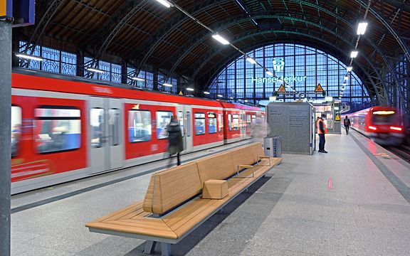 Regio am Bahnsteig