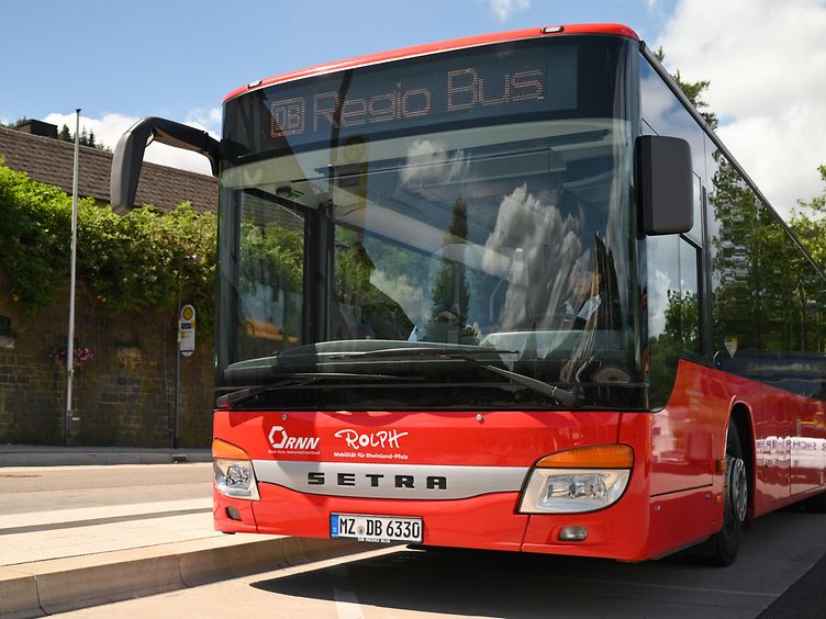 Bus auf der Straße