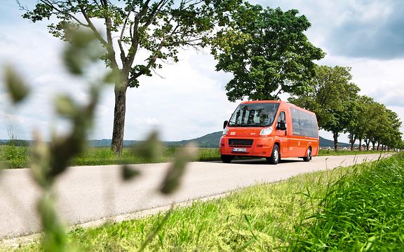 Fahrzeug EMIL auf der Straße